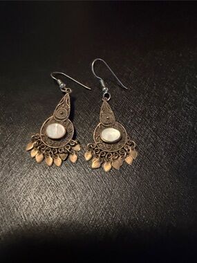 Women’s dangle earrings